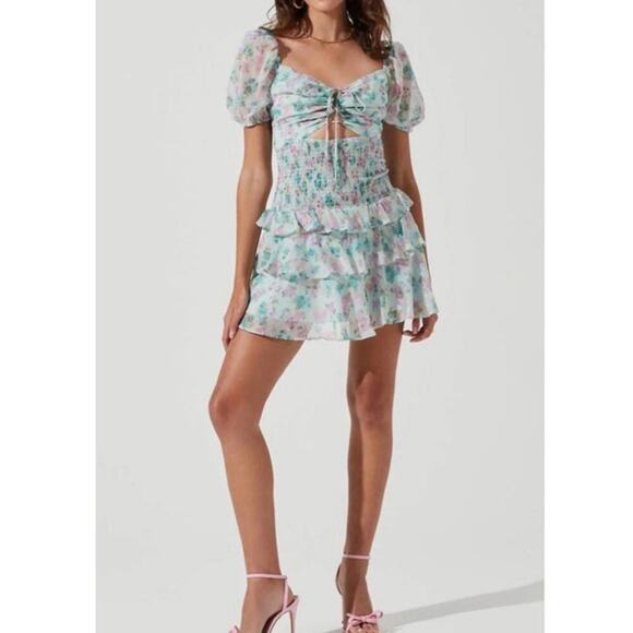 ASTR Garland Floral Front Cutout Puff Sleeve Mini Dress in Mint - Picture 1 of 8